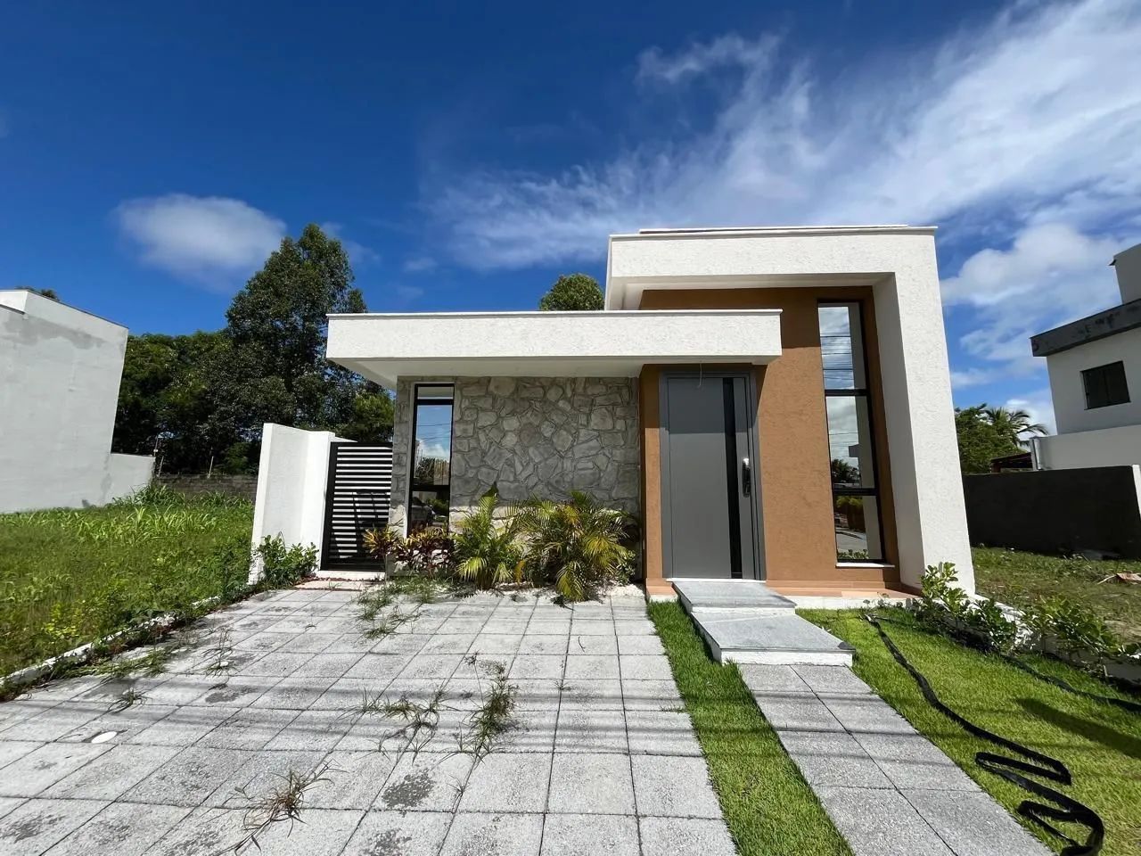 Casa a venda em abrantes com 3 quartos e área gourmet no villa florença