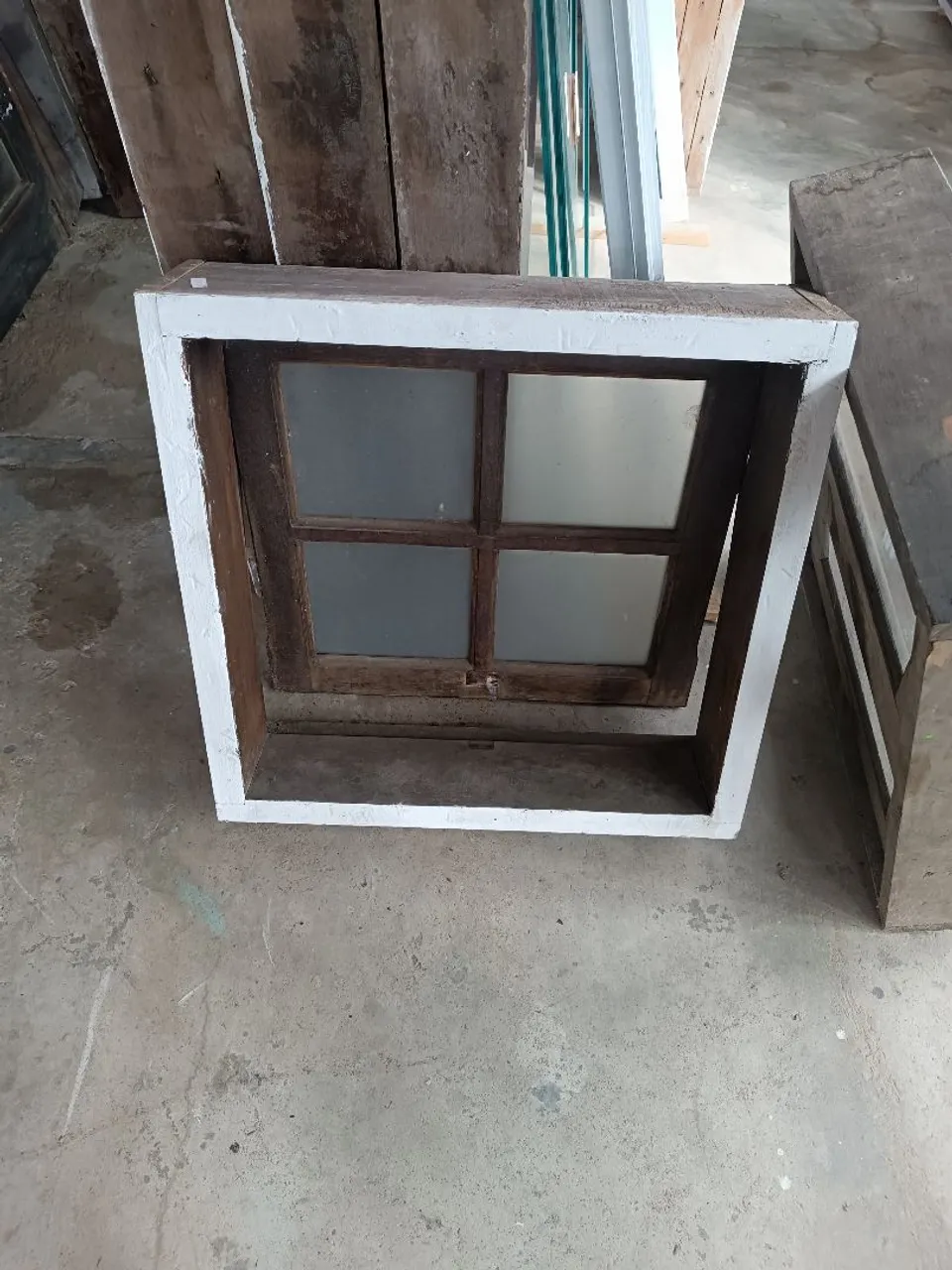 Janela de banheiro 60cm x 60cm basculante VENDE-SE