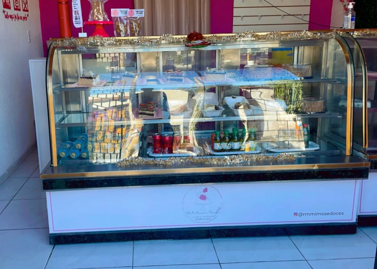Bancada de Exposição para Doces e Bolos
