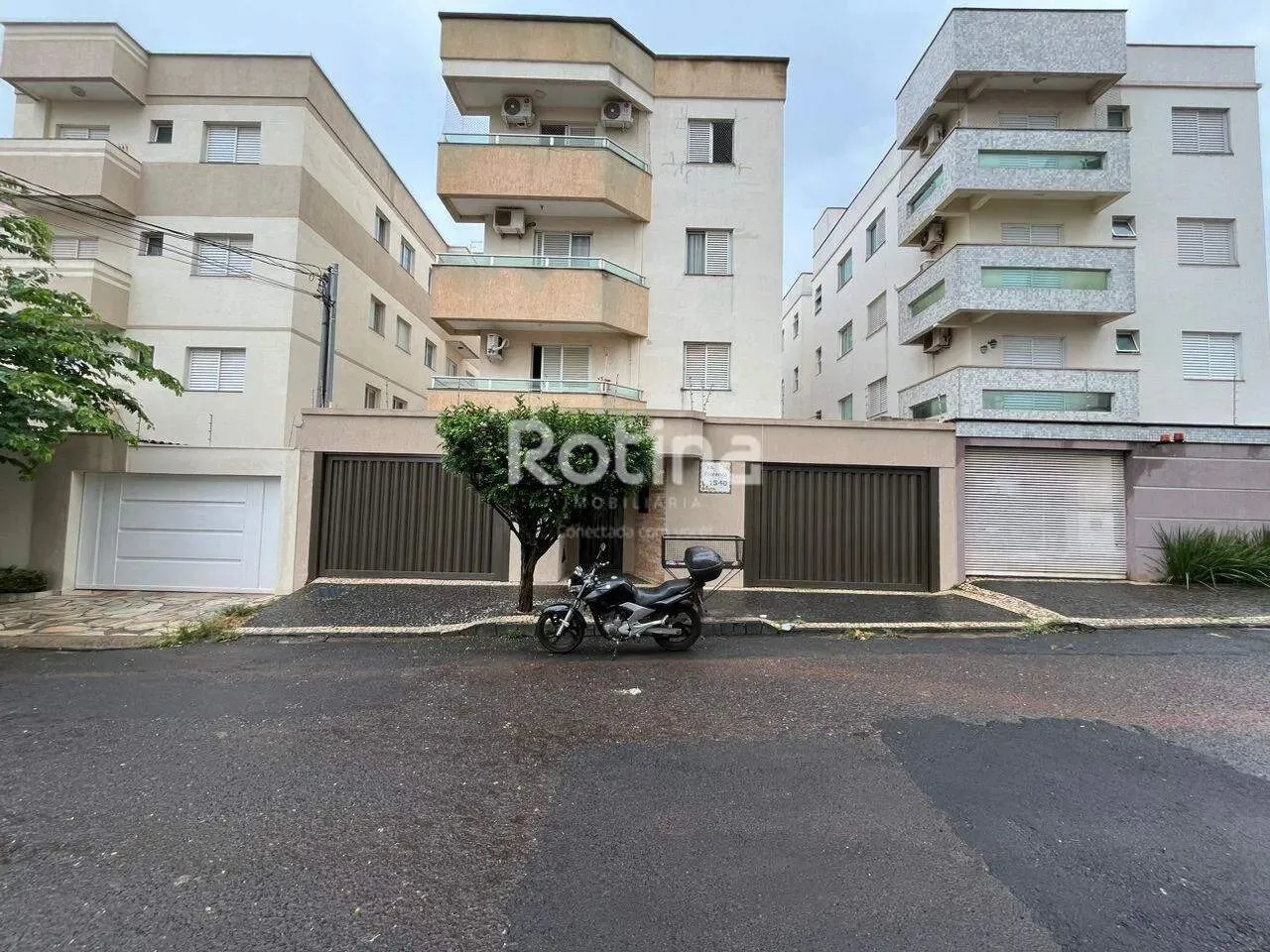 Apartamento para alugar, 3 quartos, Santa Mônica - Uberlândia/MG - Rotina Imobiliária