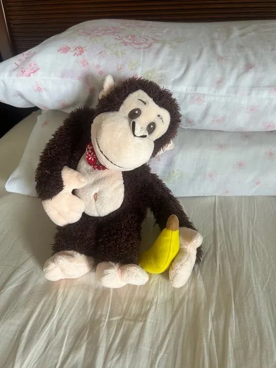 Macacão de Pelúcia - Macaco com Banana