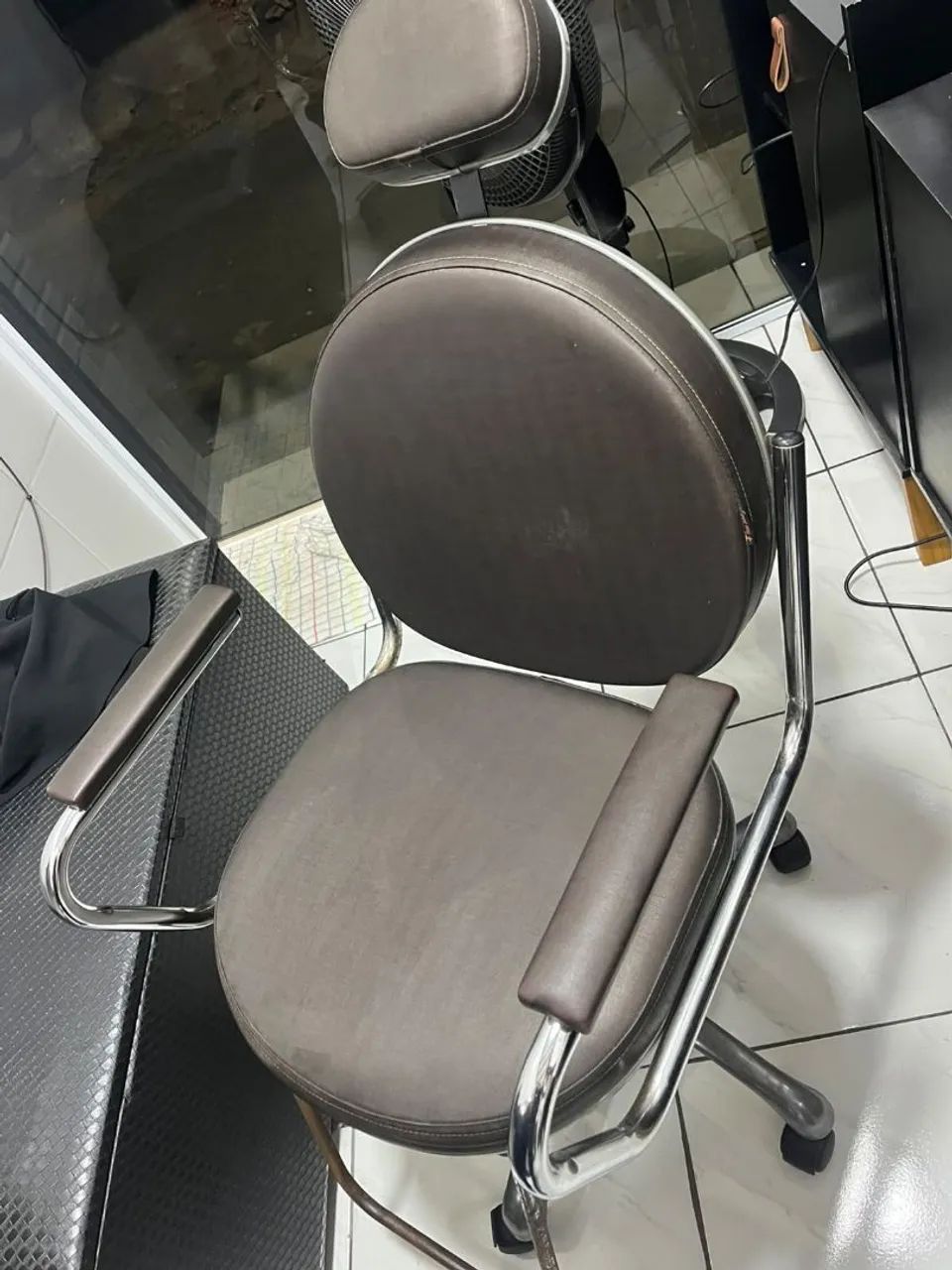 Combo com as 2 coisas cadeira e reservatório de salão  - Foto 3