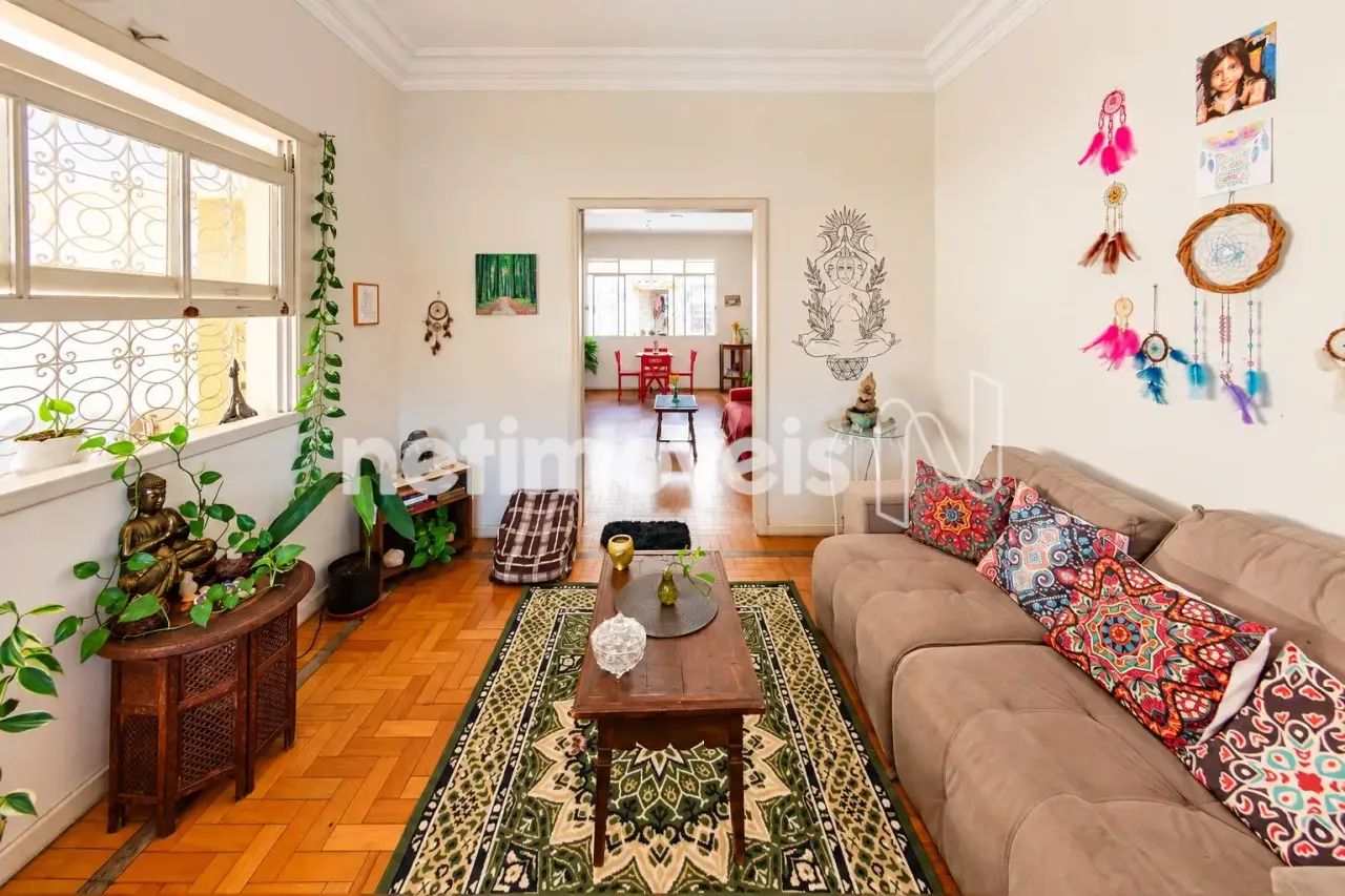 Casa com 6 quartos, 420 m²;, quintal e 2 vagas no Barroca