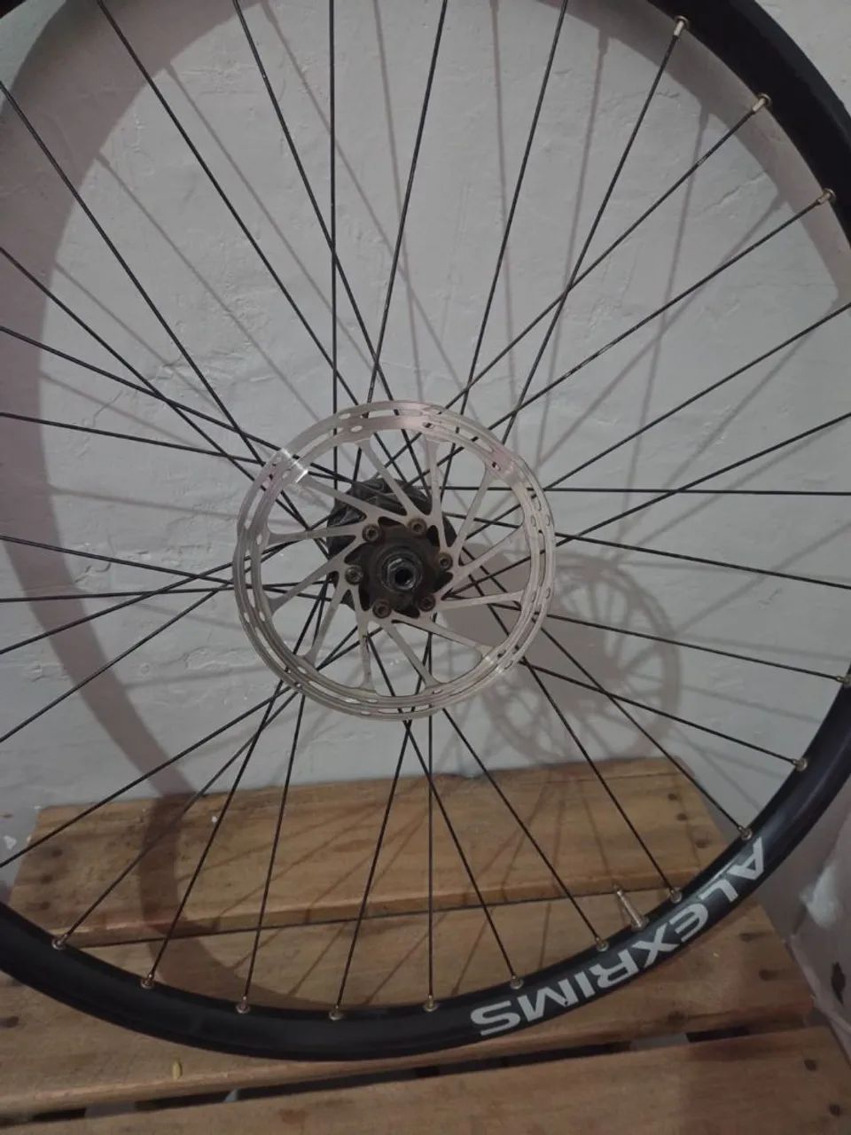 Roda Alexrims, cubo Sram