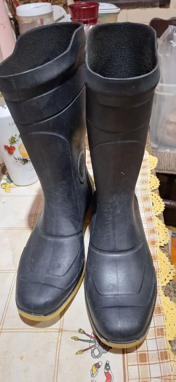 Bota de borracha tamanho 40 nova