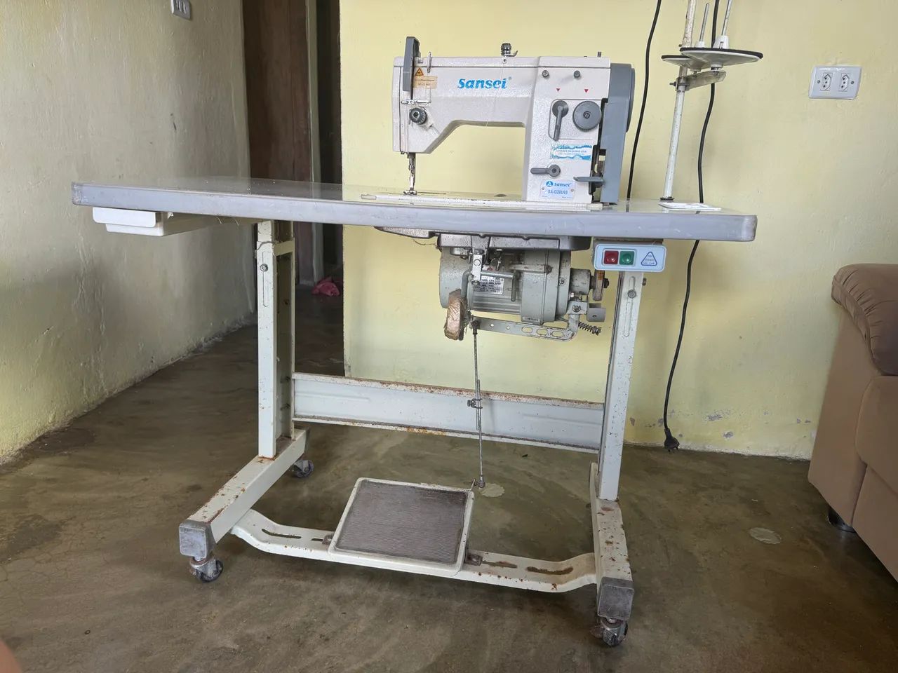 Máquina de costura semi industrial reta e zigzag - Máquinas para