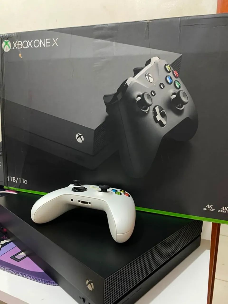 Xbox One X Com Caixa e 1 Controle