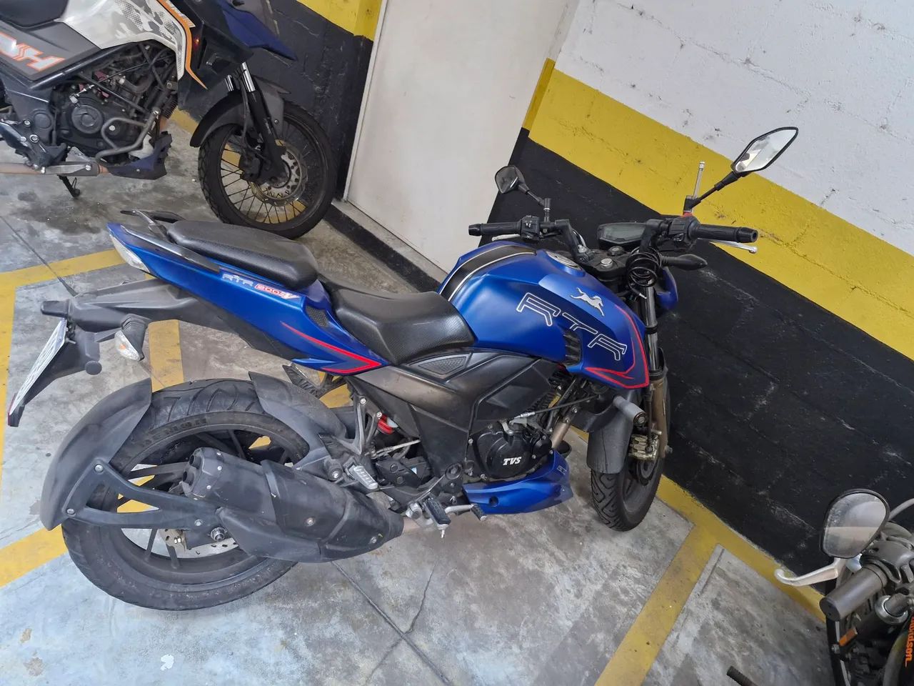 Moto Dafra Apache 200