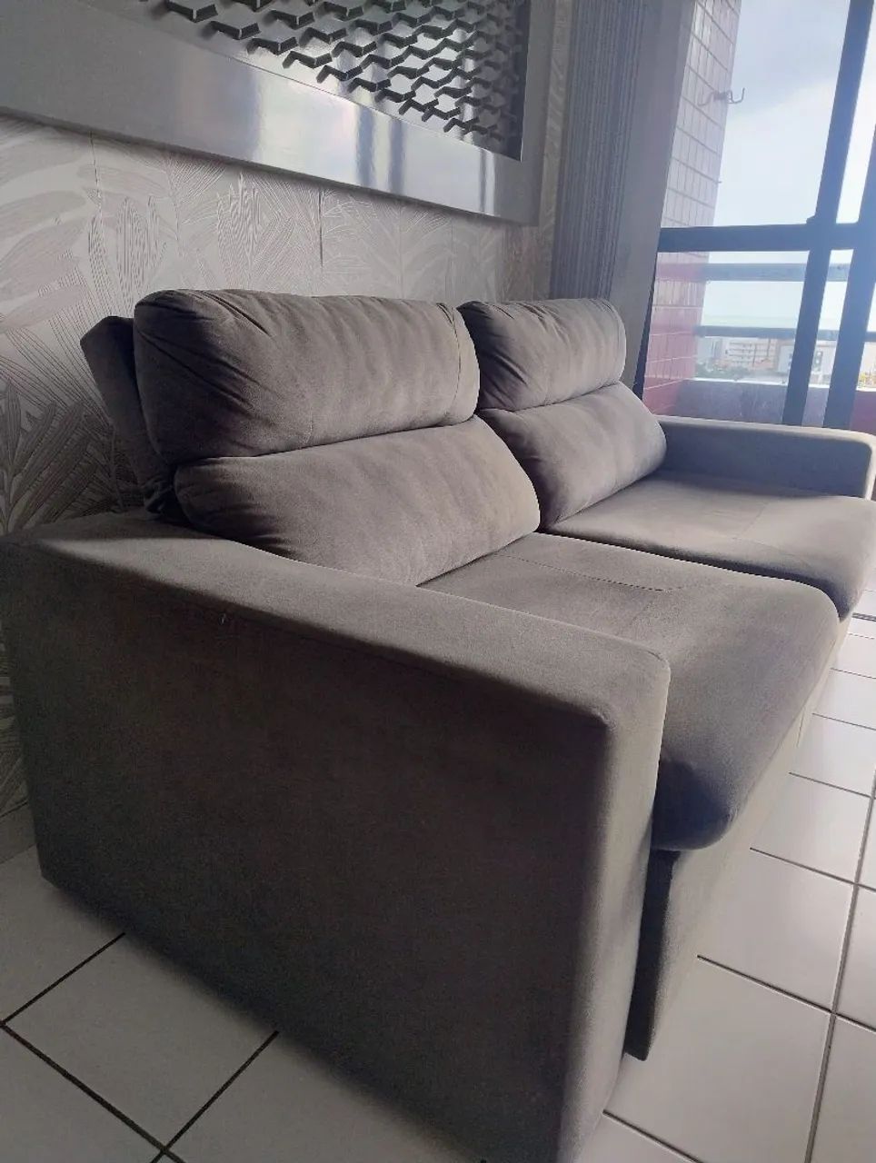 Sofá retrátil de 2 lugares cinza  - Foto 3