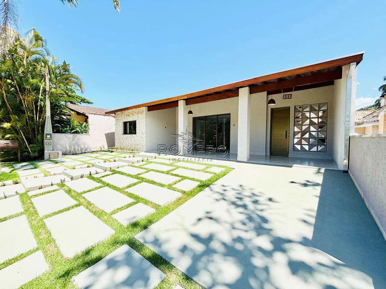 Casa com 5 quartos, Praia do Lázaro, Ubatuba - R$ 3.2 mi, Cod: 2928