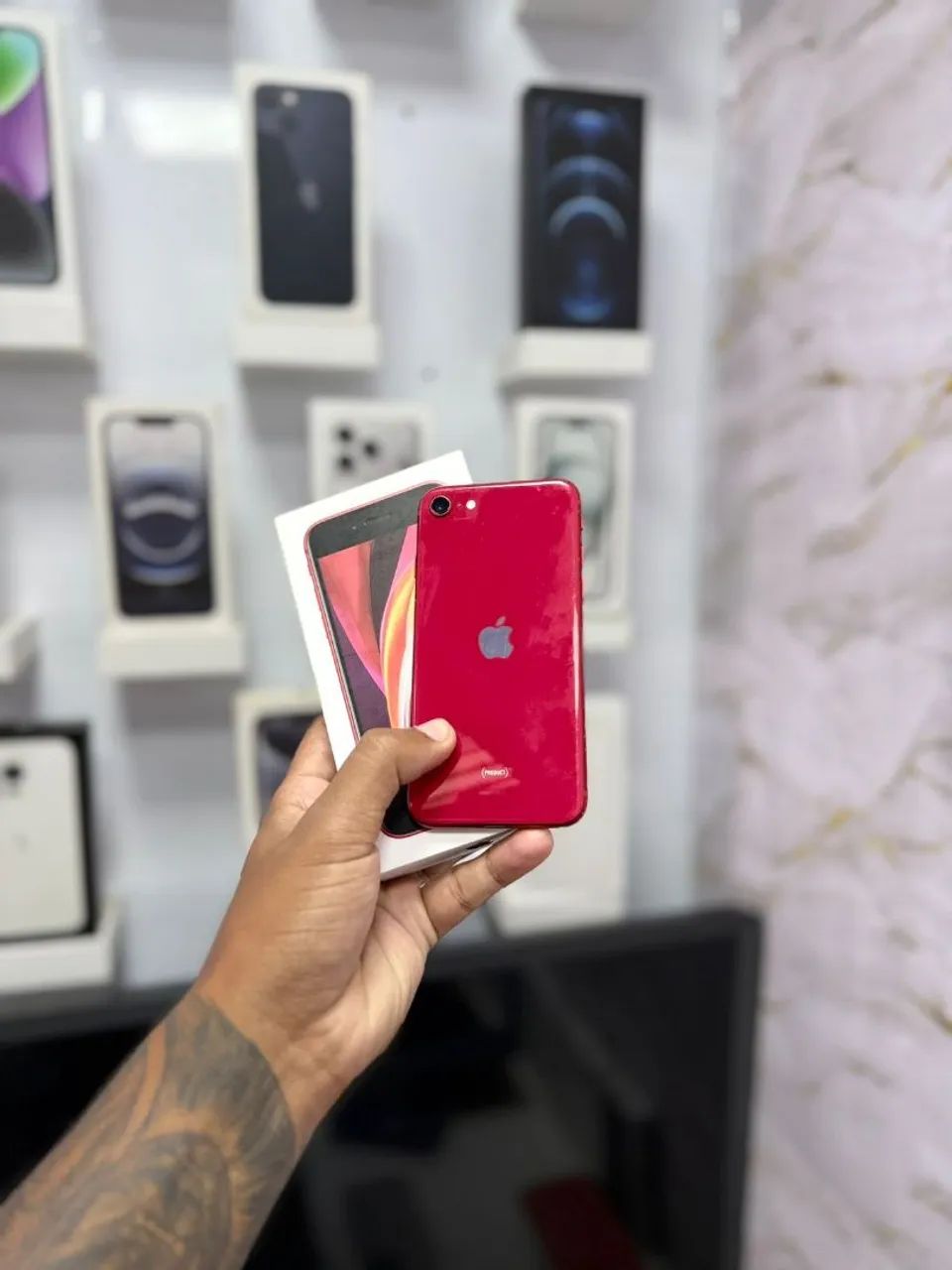 IPHONE SE 64GB RED<br>R$ 599,00 MUITO TOP
