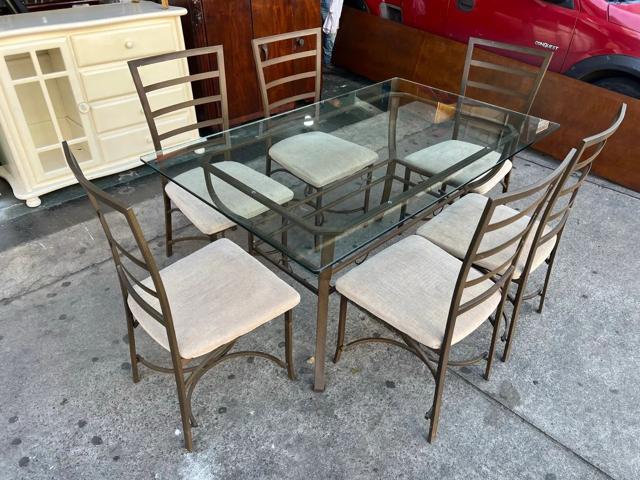 Mesa de Jantar com Tampo de Vidro e 6 Cadeiras