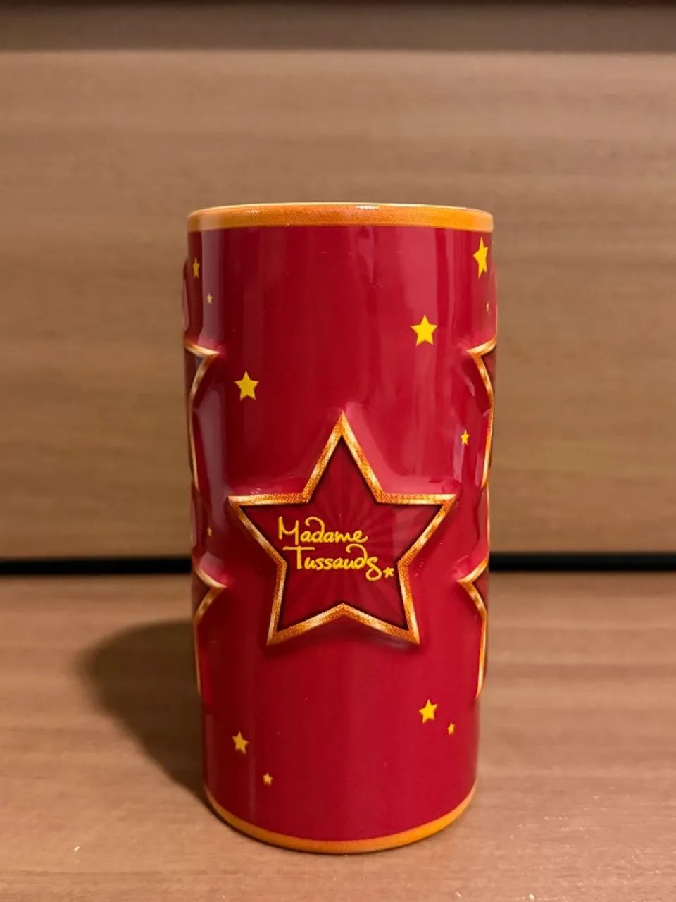 Caneca Colecionável Madame Tussauds Guitarra 2011 - Foto 3