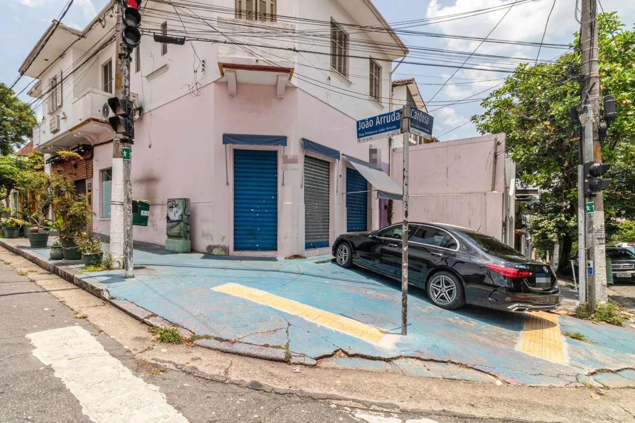 Loja na Rua Cardoso de Almeida, 1583  100 m²