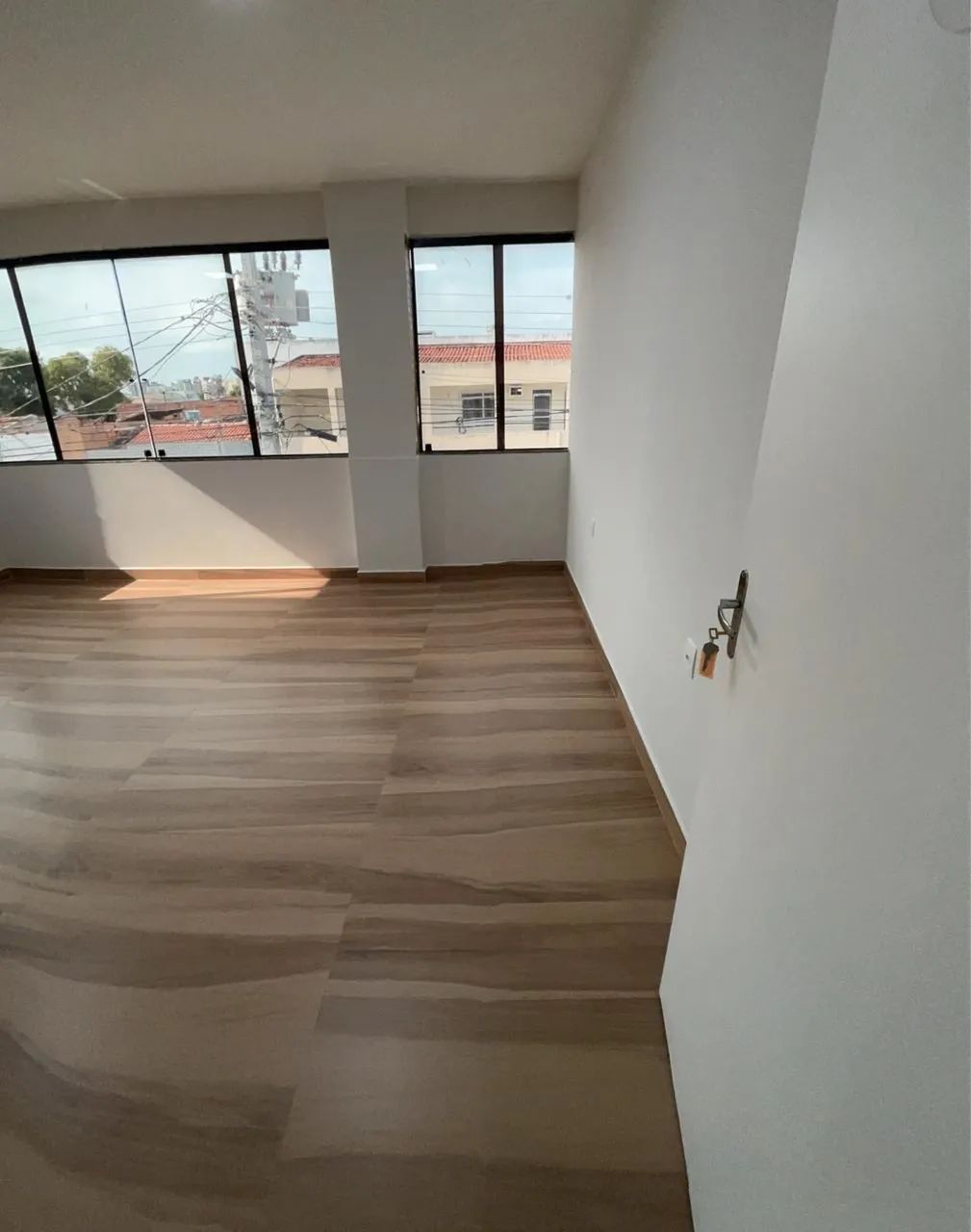 Alugo sala reformada no bairro São José 