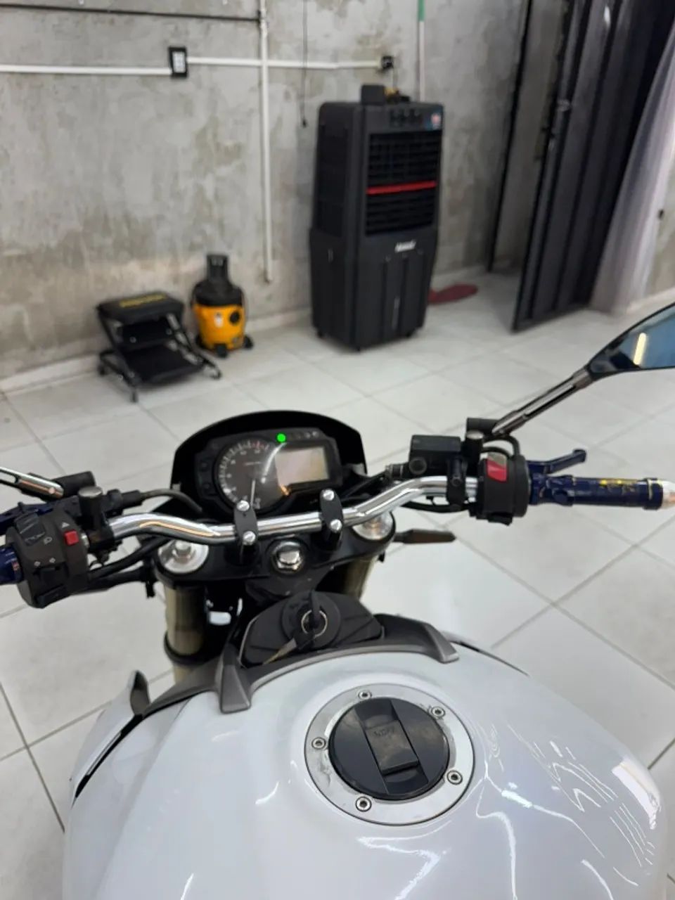 Suzuki GSR 750 2015 - Conservada, Documentação OK - Foto 3