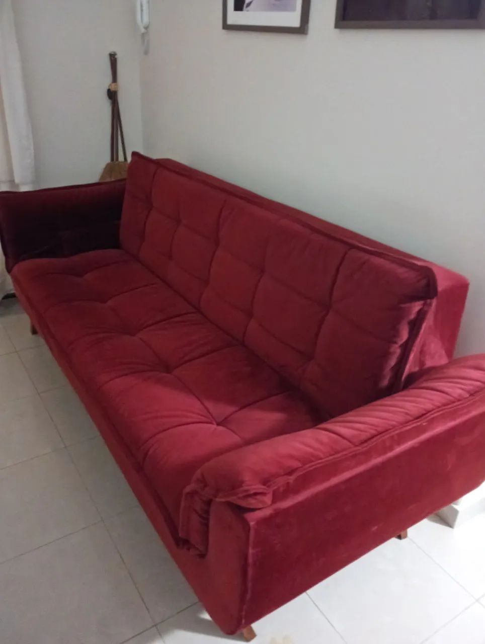 Sofá living, veludo vinho estilo vintage lindo, excelente 