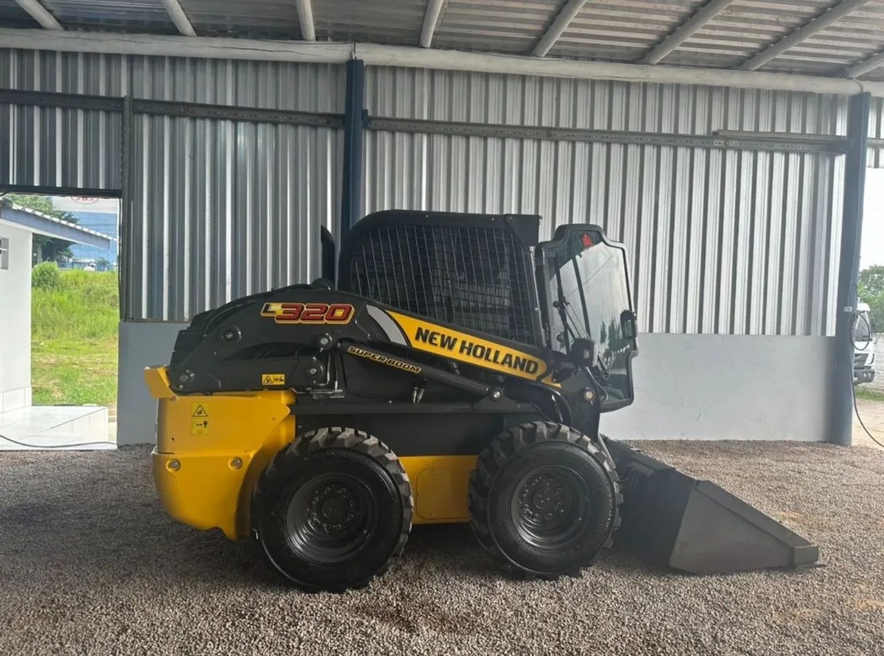 Mini pá carregadeira NEW HOLLAND 320L Ano 2024 - Foto 3