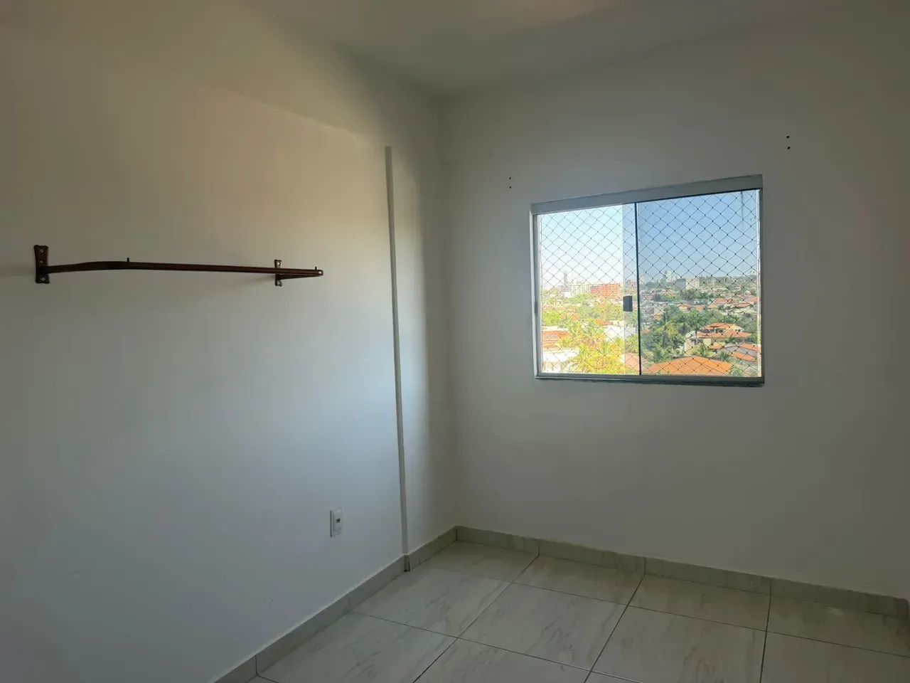 ALUGO APARTAMENTO 2 QUARTOS, BANHEIRO COM BOX - Foto 5