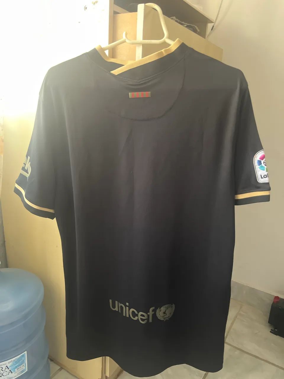 CAMISA BARCELONA 2021 PRETA E DOURADA - Foto 2