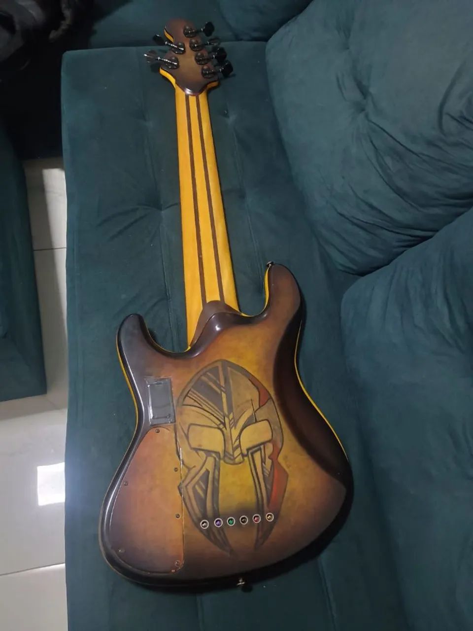 Vendo esse baixo 