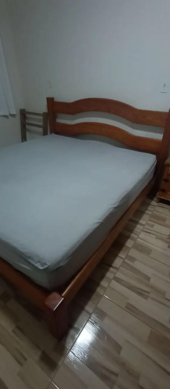 CAMA DE CASAL EM MADEIRA MACIÇA - LINDA E ROBUSTA - Foto 2