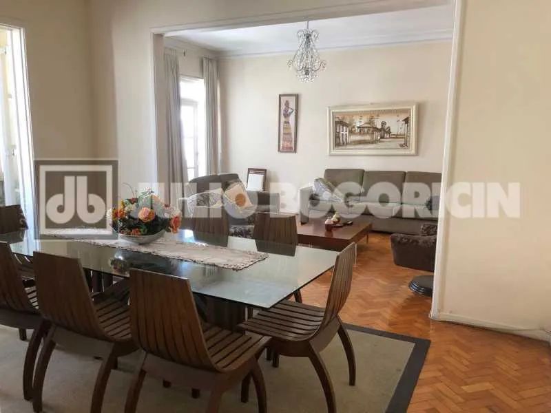 Apartamento - / Residencial / Copacabana