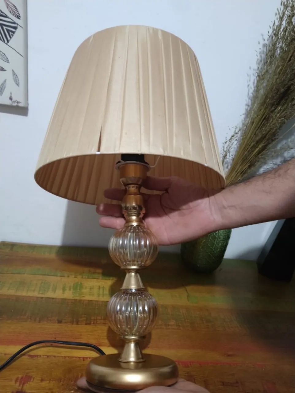 abajur de metal e vidro lindo - Foto 3