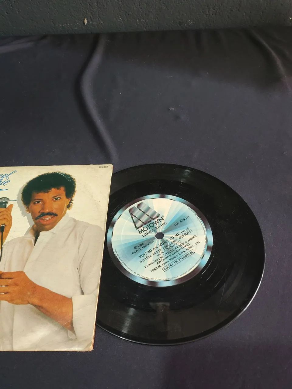Disco Compacto Single 7" Lionel Ritchie - Hello (Motown Records) 1984  - Foto 2