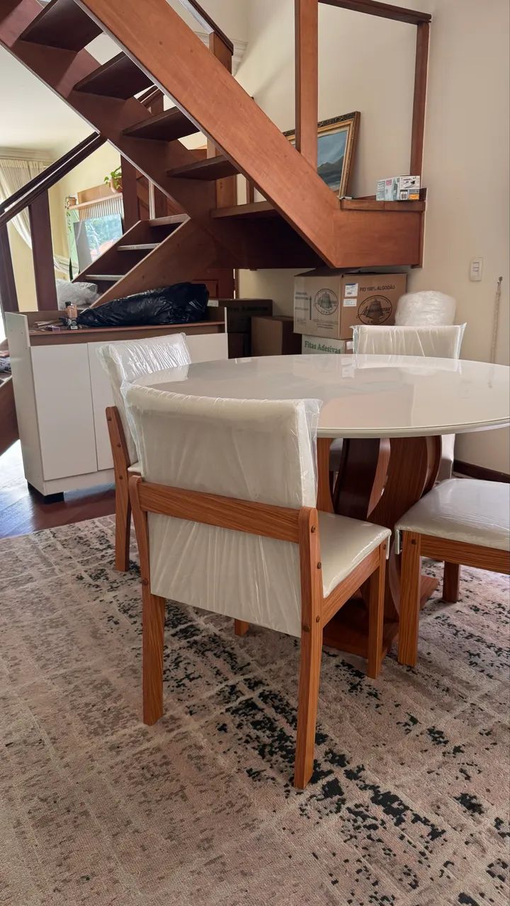 Mesa com 6 cadeiras lindíssima  - Foto 2
