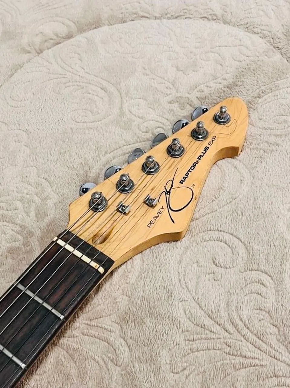Vendo Guitarra Elétrica Peavey Raptor Plus EXP - Foto 6