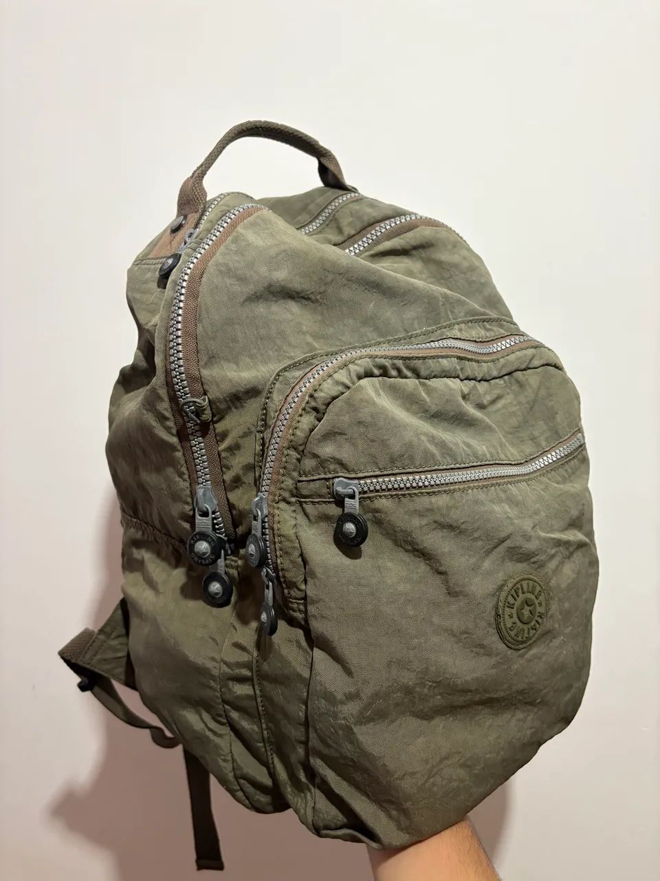 Mochila Kipling Seoul Large Original na cor verde oliva. - Foto 3