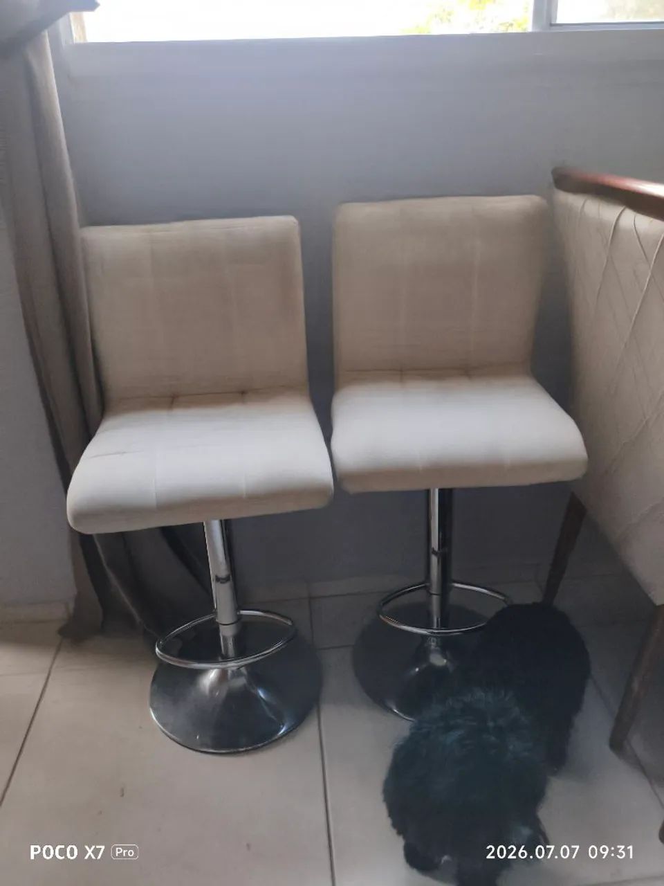 Poltrona/banqueta em linho 