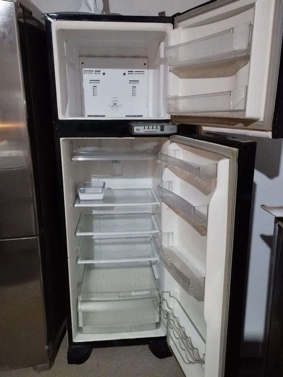 Vendo geladeira Brastemp funcionando perfeitamente  - Foto 4