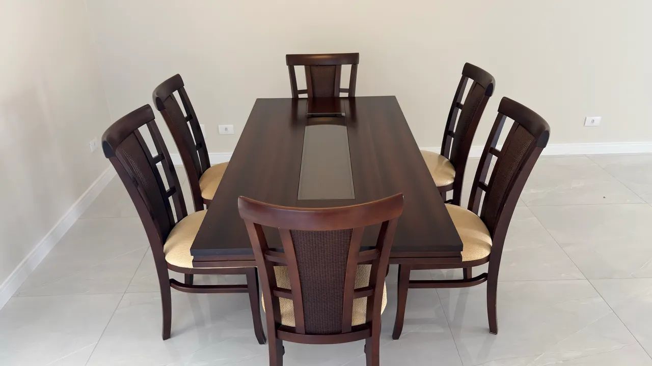 Mesa de Madeira Maciça com 6 Cadeiras! Elegância e Qualidade Atemporal - Foto 2