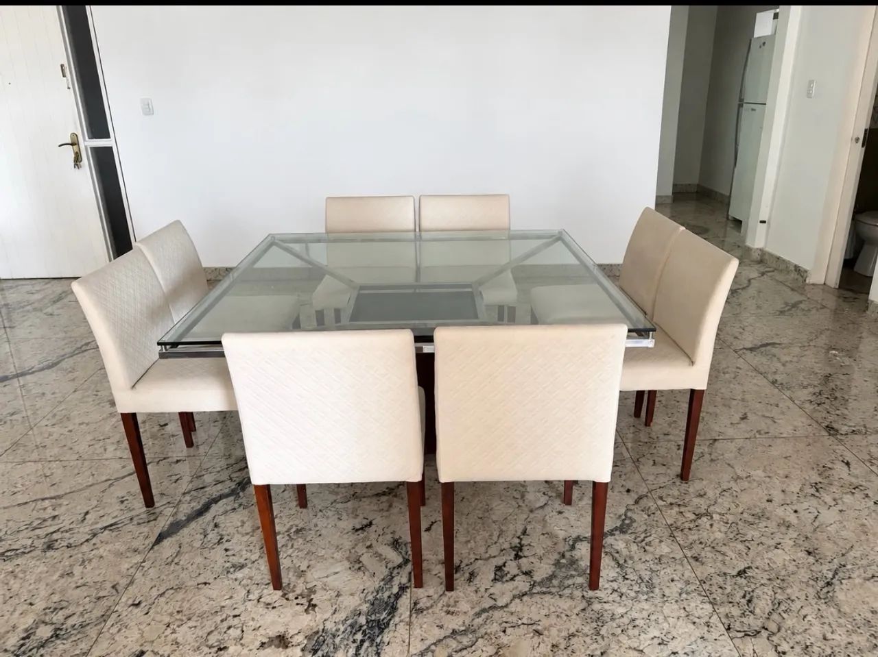 Mesa jantar com 8 cadeiras estofadas  - Foto 3
