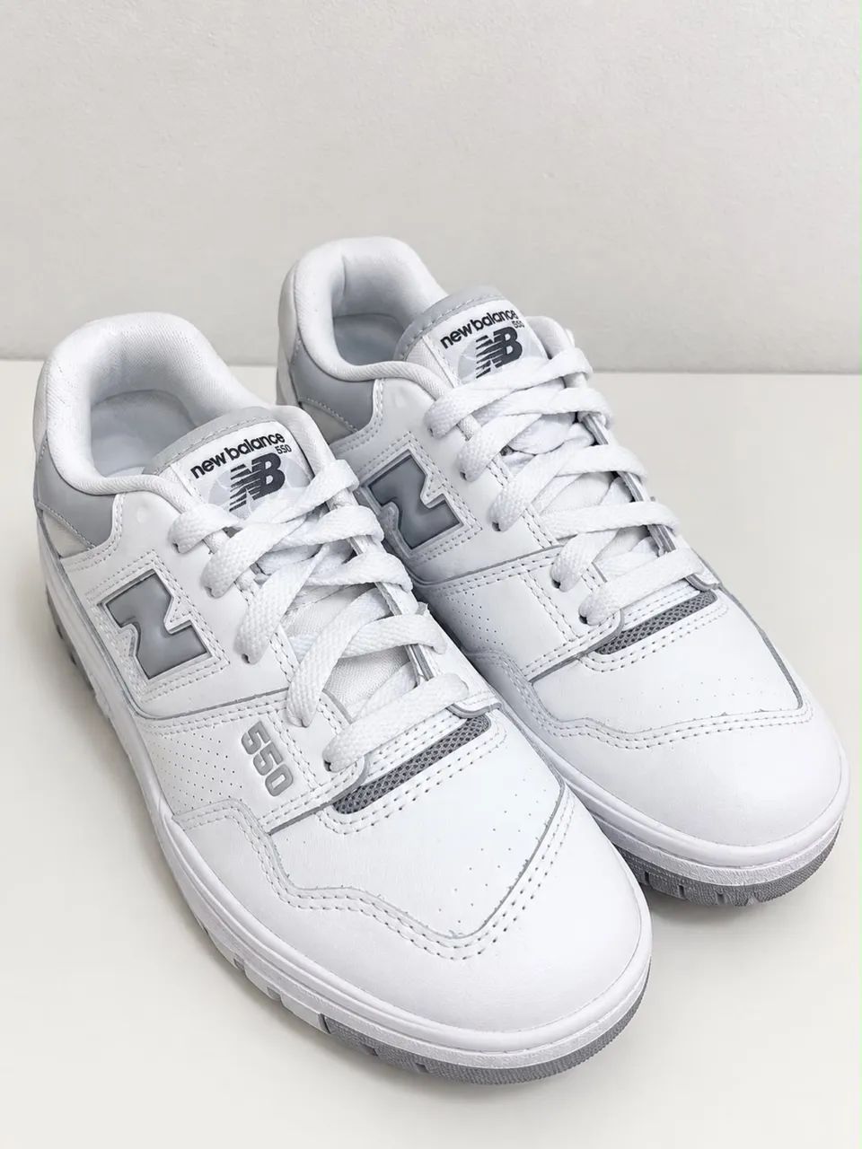 New Balance 550 branco com cinza  - Foto 2