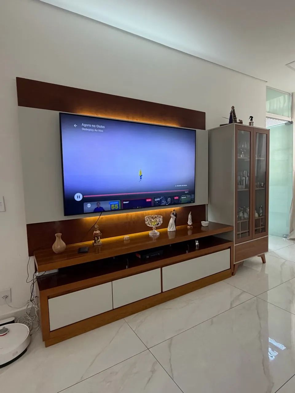 Painel e hack de televisão 