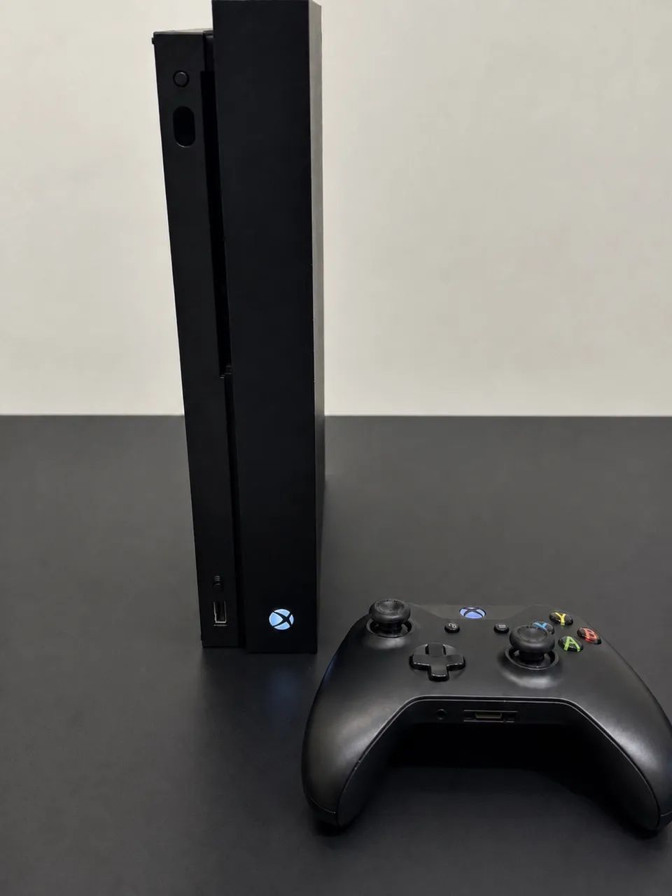 Xbox one X 1tb ótimo estado 