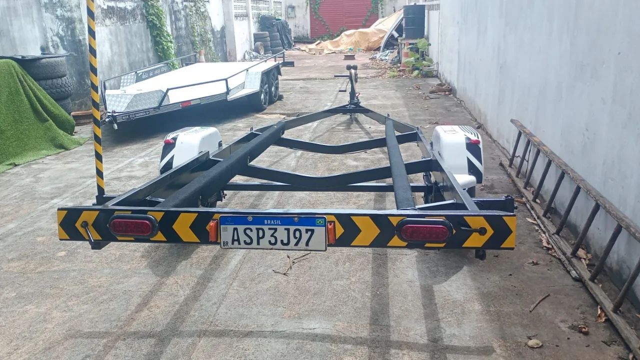 Vendo Carretinha para Lancha, Jet-ski e casco de alumínio.  - Foto 2