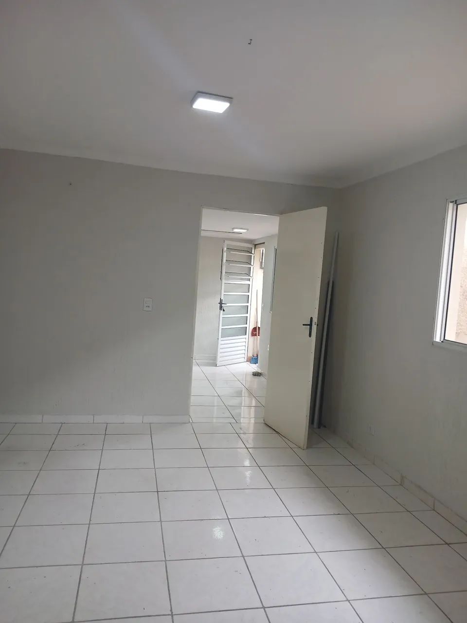 Aluga se uma sala comercial 