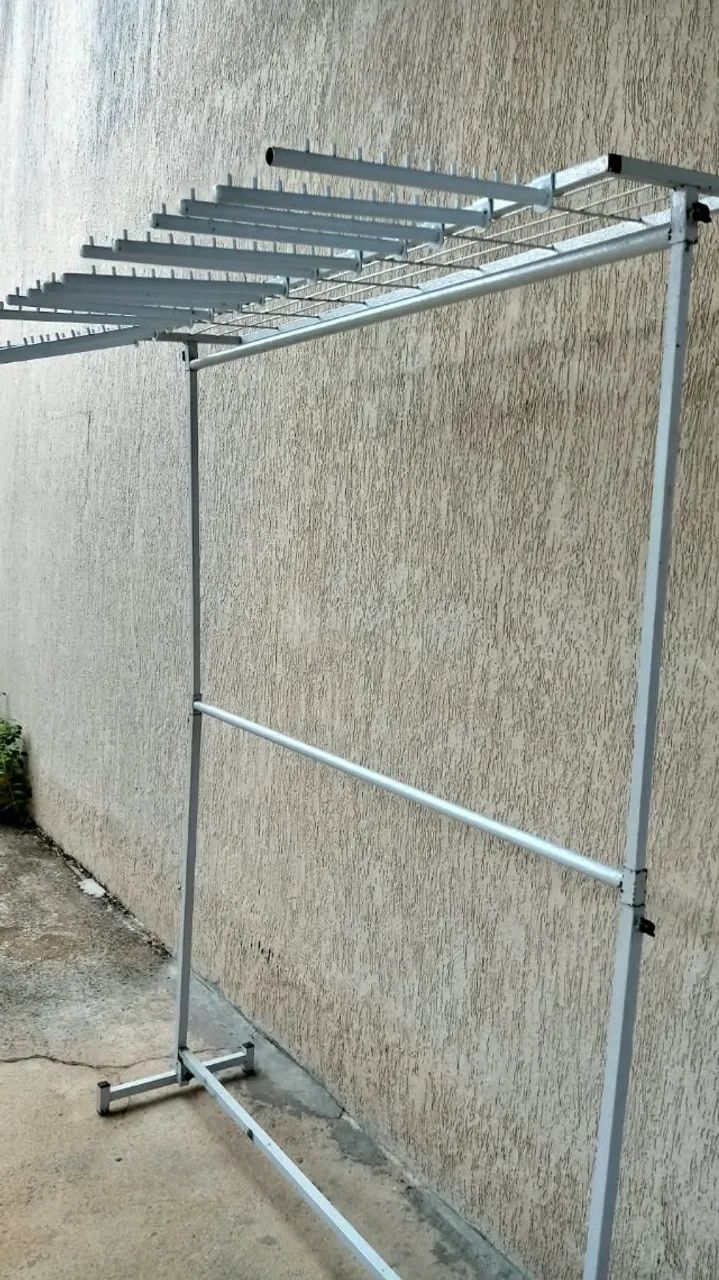 Arara com ganchos Semi-nova 