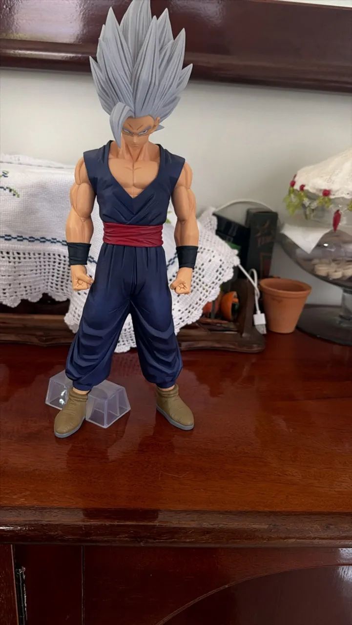 Gohan bestial Masterlise possui caixa e blister e base