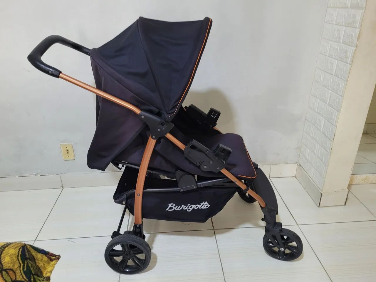 Carrinho de bebê e Banheira  - Foto 2