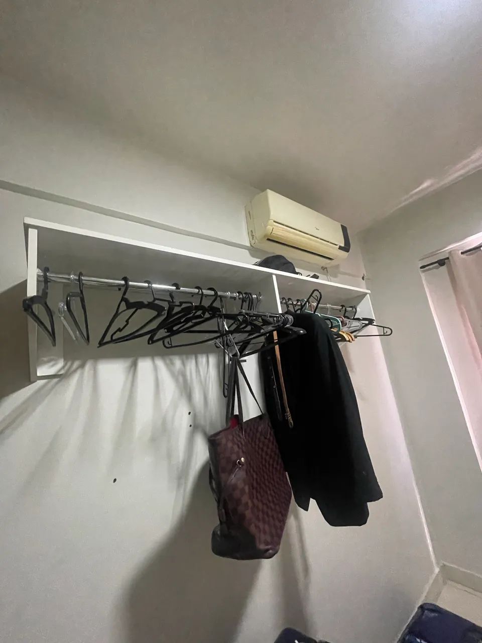 VENDO ARARA DE ROUPAS - Foto 2