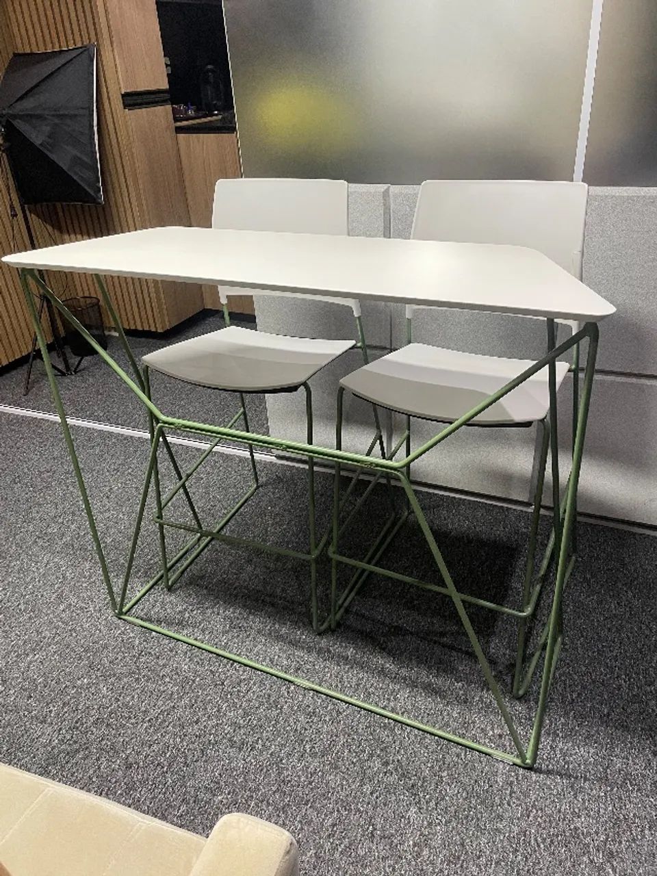 Conjunto Mesa com Duas Cadeiras