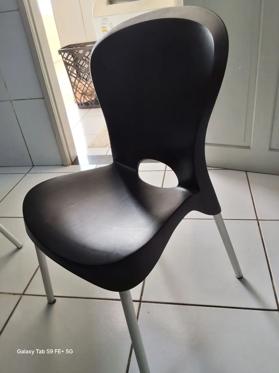 MESA QUADRADA COM 4 CADEIRAS - Foto 5