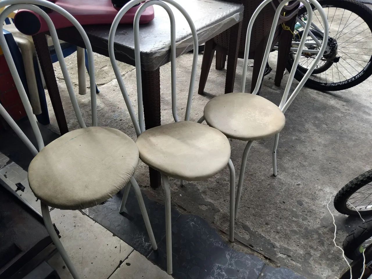 3 cadeiras ferro 