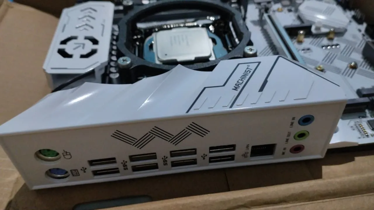 Kit Ryzen B450-DX e Ryzen 5 2400g lacrado - Peças de Hardware