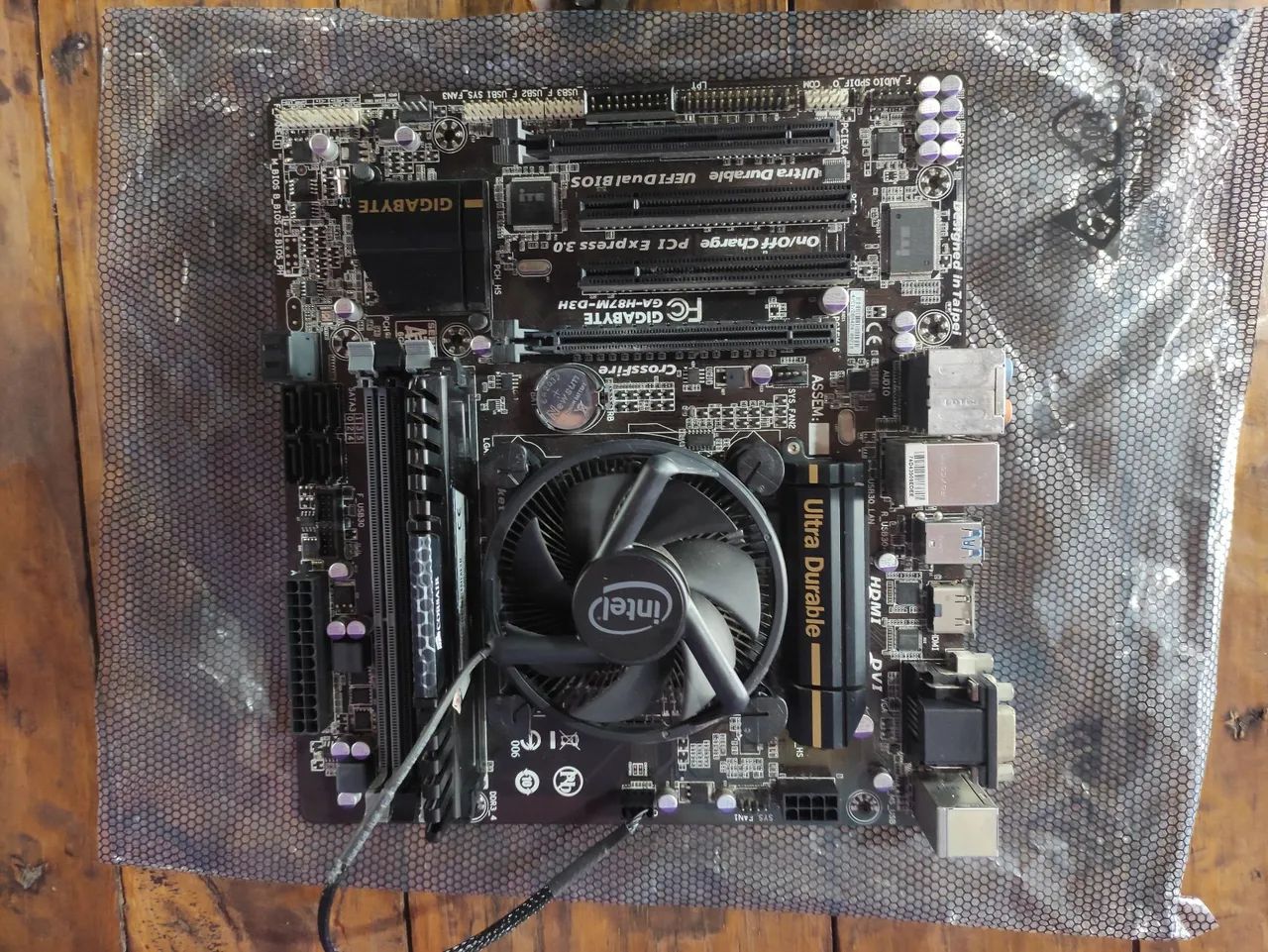 Kit i3 4° Geração, Placa mãe Gigabyte 1150, 8 Gigas Ram DDR3.